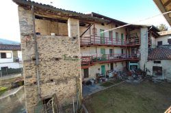 charming Carpugnino rustic building for sale Stresa hills Alto Vergante real estate