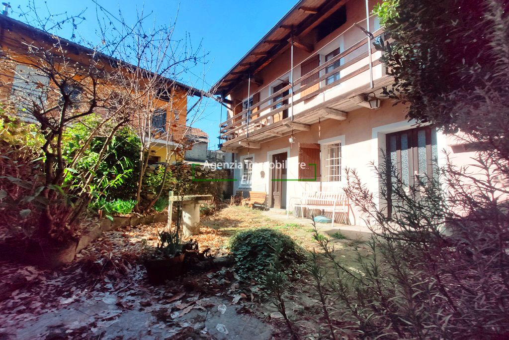 rustic building in Vezzo of Gignese real estate Ellebi