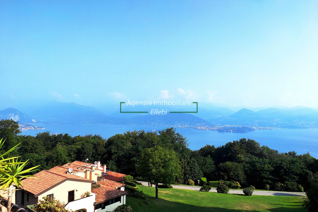 vista trilocale in residence con piscina vista lago Stresa collina Brisino vendita agenzia immobiliare ellebi