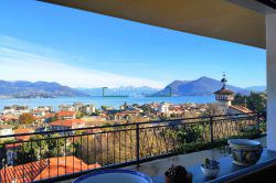 soggiorno attico vista lago terrazzo garage centro Stresa vendita agenzia immobiliare Ellebi